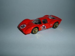 Hot Wheels 2001 Vintage Red P4 Ferrari Classic Racer 24 1:64 Scale