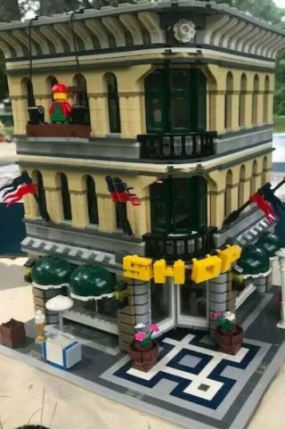 Lego Creator Grand Emporium (10211) - 100 Complete -