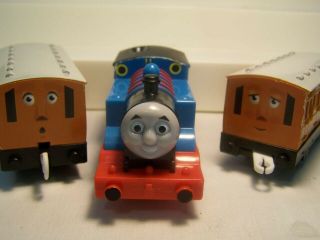 TRACKMASTER - - ANNIE & CLARABEL WITH MOTORIZED THOMAS THE TRAIN 2