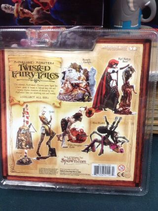 TWISTED FAIRY TALES RED RIDING HOOD ACTION FIGURE MCFARLANE ' S MONSTERS NIP 2005 2