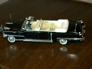 1/32 Scale 1956 Cadillac Presidential With Trading Card