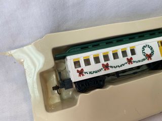 Bachmann HO Scale White Christmas Express train old time combine passenger car 2