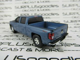 Greenlight 1:64 Scale LOOSE Blue 2018 Chevrolet SILVERADO 1500 4X4 Pickup Truck 2