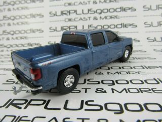 Greenlight 1:64 Scale LOOSE Blue 2018 Chevrolet SILVERADO 1500 4X4 Pickup Truck 3