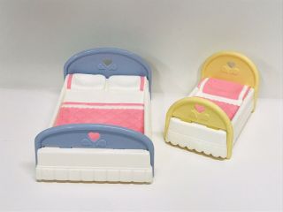 Fisher Price 1993 Loving Family Doll House Furniture : 2 Beds Yellow Pink Blue