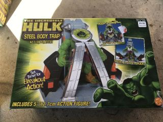The Incredible Hulk 2003 5 " Steel Body Trap Breakout Action Playset Toybiz Misb