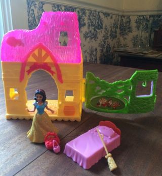 Mattel x9434 Disney Princess Little Kingdom Magiclip Snow White Doll & House 3