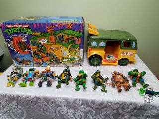 Vintage 1989 Teenage Mutant Ninja Turtles Party Wagon W/box,  8 Action Figures