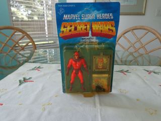 1984 Marvel Heroes Secret Wars Magneto And His Secret Shield - Mattel
