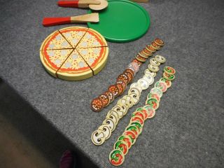 Melissa & Doug Pizza Party Wooden Play Food Set With Toppings Vgc