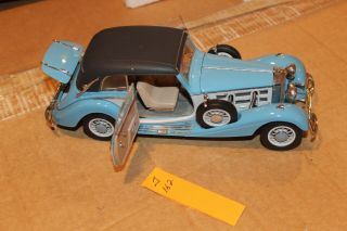 J162 CMC 1936 Mercedes - Benz 540K Cabriolet B 1:24 Light Blue & White 3