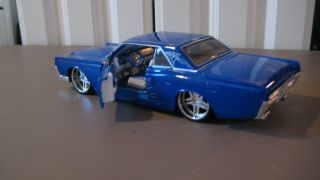 Maisto 1966 Lincoln Continental Blue 1/26 Diecast Model Car 01239