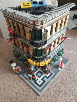 Lego Creator Grand Emporium (10211) 99 Complete