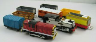 Thomas The Train And Friends Trackmaster Motorized Engines And 6 Rail Cars