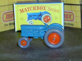 Matchbox Lesney Fordson Tractor 72 a3 blue F&R GPT/OW SCUNL EXC & crafted box 3