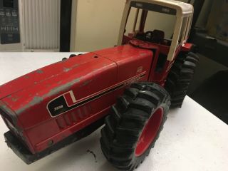 Big ERTL 1/16 International Harvester 3588 2,  2 Swivel Metal Toy Tractor Vintage 3