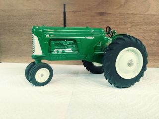 Spec Cast Oliver 770 1/16 Scale Diecast 1991 Crossroads Edition Tractor