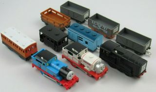 Thomas The Train And Friends Trackmaster Motorized Engines And 7 Rail Cars