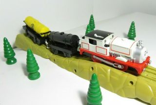 Thomas Trackmaster Train Motorized Stanley Engine & Black,  Yellow Oil Tanker