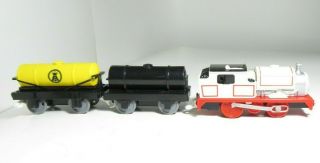 Thomas Trackmaster Train Motorized Stanley Engine & Black,  Yellow Oil Tanker 2