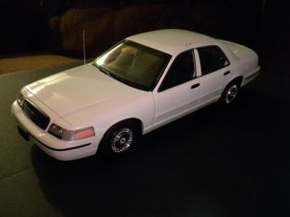 1:18 Autoart Ford Crown Victoria Police Read Livery Removed,  No Exterior Mirrors