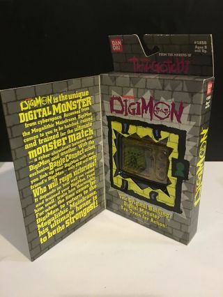 Bandai Digimon Virtual Pet.  Tamagotchi 1997.  Transparent Orange.  MISB. 2