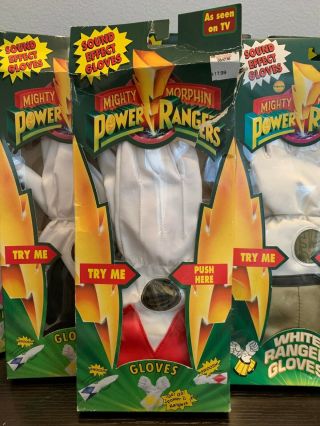 1994 Mighty Morphin Power Rangers | Sound Effects Gloves | Red | Contents