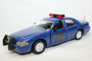 Road Champs 1:43 Scale 1999 Ford Crown Victoria Michigan State Police - Loose