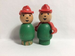 Vintage Fisher Price Little People 2 Firemen 168 Snorky Fire Engine