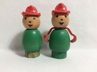 Vintage Fisher Price Little People 2 Firemen 168 Snorky Fire Engine 2
