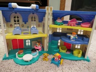 Vintage 1996 Little People folding house with car,  furniture,  people 2