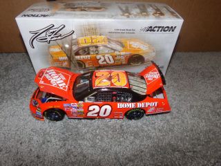 1/24 Tony Stewart 20 Home Depot / Indy Raced Win Version 2005 Autographed