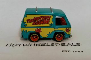 2019 Hot Wheels Retro Entertainment Scooby Doo Mystery Machine On Real Riders