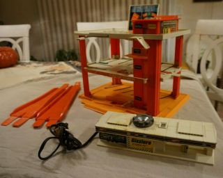 Vintage Hot Wheels Tune Up Tower And Sizzlers Power Pit 1969
