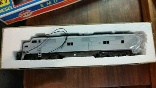 MODEL POWER - EMD - E7 DIESEL LOCOMOTIVE - UNDECORATED POWERED - HO SCALE (PARTS) 3