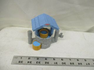 Fisher Price Little People Fence Stone Well Water Hole Bucket Roof Wall Garden