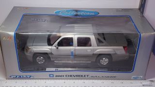 1/18 Welly 2001 Chevrolet Avalanche Silver