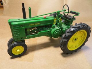 John Deere Tractor Model 1:16
