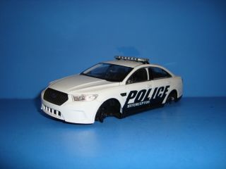 Welly 1/24 Ford Taurus Police Interceptor No.  24045 Die Cast Collectible