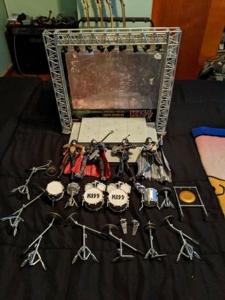 Kiss Creatures Special Boxed Set Edition Action Figures With Stage And Box