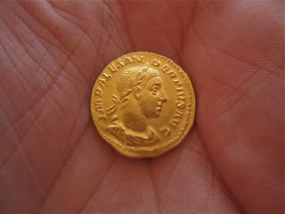 Ancient Roman Gold Aureus,  Emperor Alexander Severus,  Roma,  222 - 235