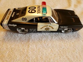 Maisto 1969 Dodge Charger Highway Patrol R/t 1:25 Diecast Car