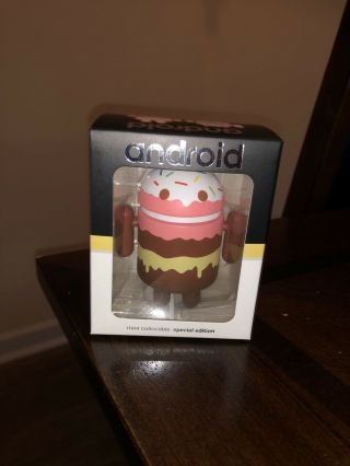 Android Cake Mini Special Edition - 10y Anniversary Cake (with Case) In Hand