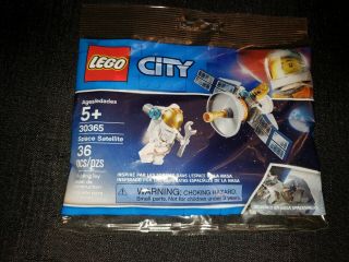 Lego City Space Satellite 30365 Polybag Nasa Astronaut Minifig 36pcs
