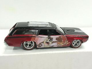 Hot Wheels 1:64 Plymouth Satellite Wagon - 2014 Pop Culture Looney Tunes