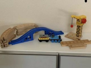 2011 Thomas & Friends Wooden Railway Train Crane & Cargo Figure 8 Set