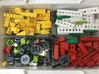 Lego Education WeDo 1.  0 (9580) complete with all parts and Manuals 2