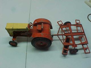 Case 930 Comfort King Tractor W Metal Spoked Rims 1/16 Scale By Ertl And Disc