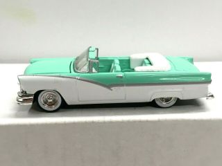 Hot Wheels 1:64 1956 Ford Fairlane Convertible - Green/white - Real Riders