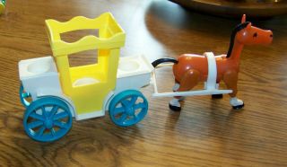 Htf Vintage Fisher Price Little People 993 Castle Carriage With Horse & Harness